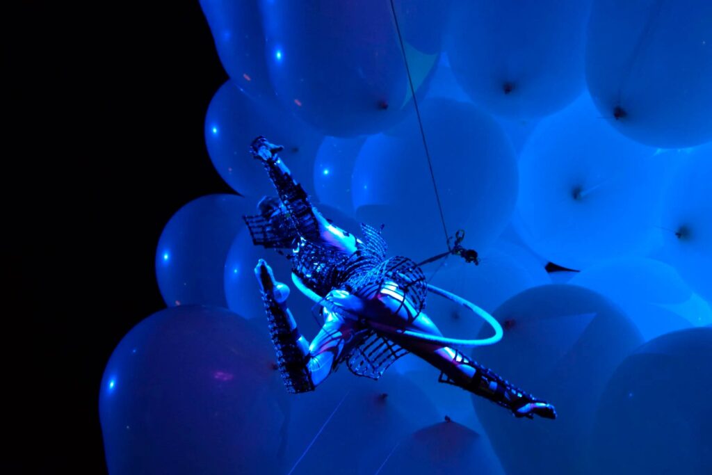 TRACKING INTERACTIVO PARA MAPPING SOBRE DANZA VERTICAL UNEXPECTED OPENING